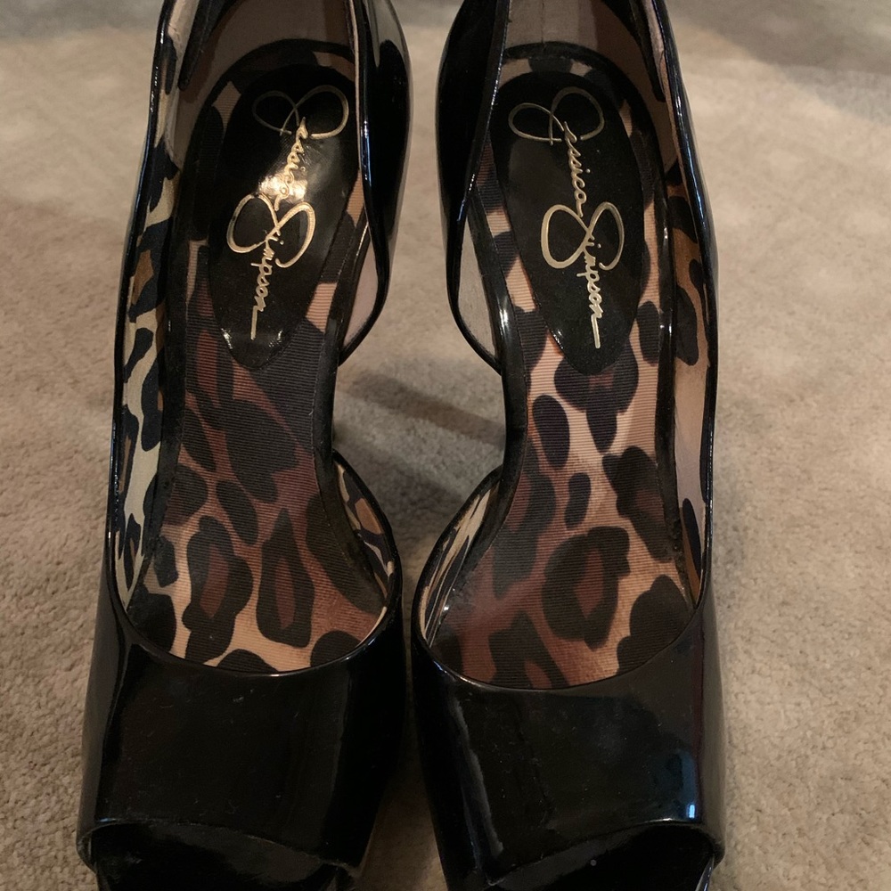 Jessica Simpson pumps
